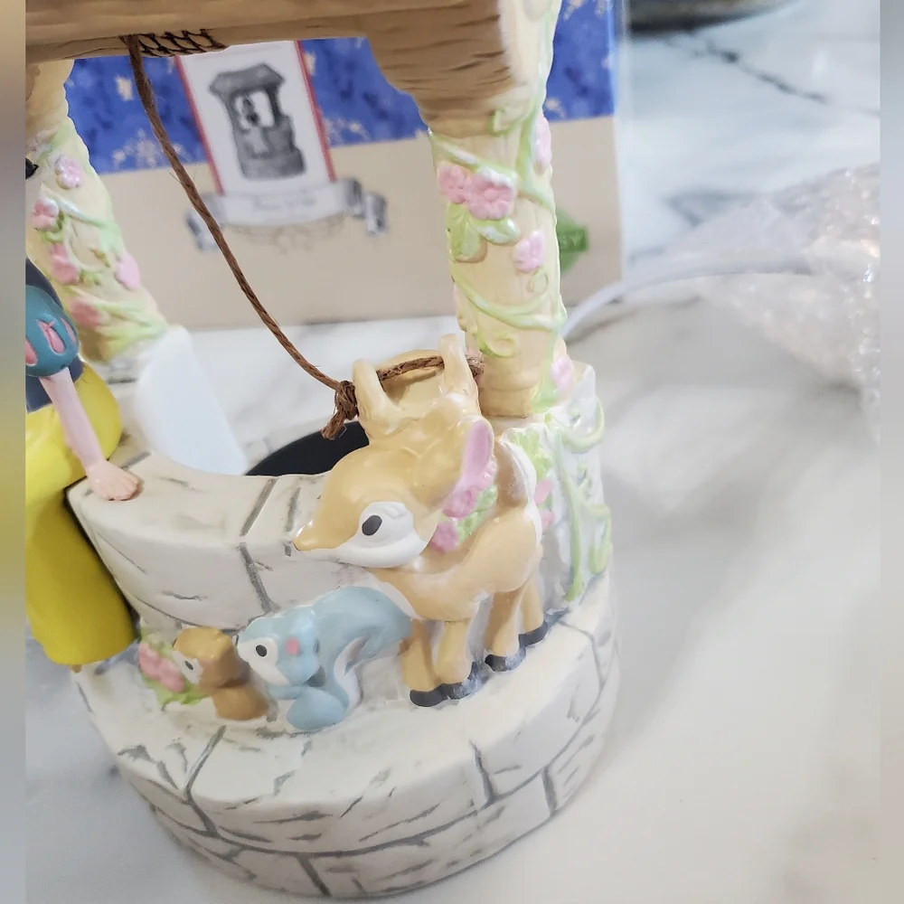 Disney’s Snow White Scentsy Warmer